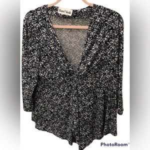 Black and White Womens Blouse Top VLine